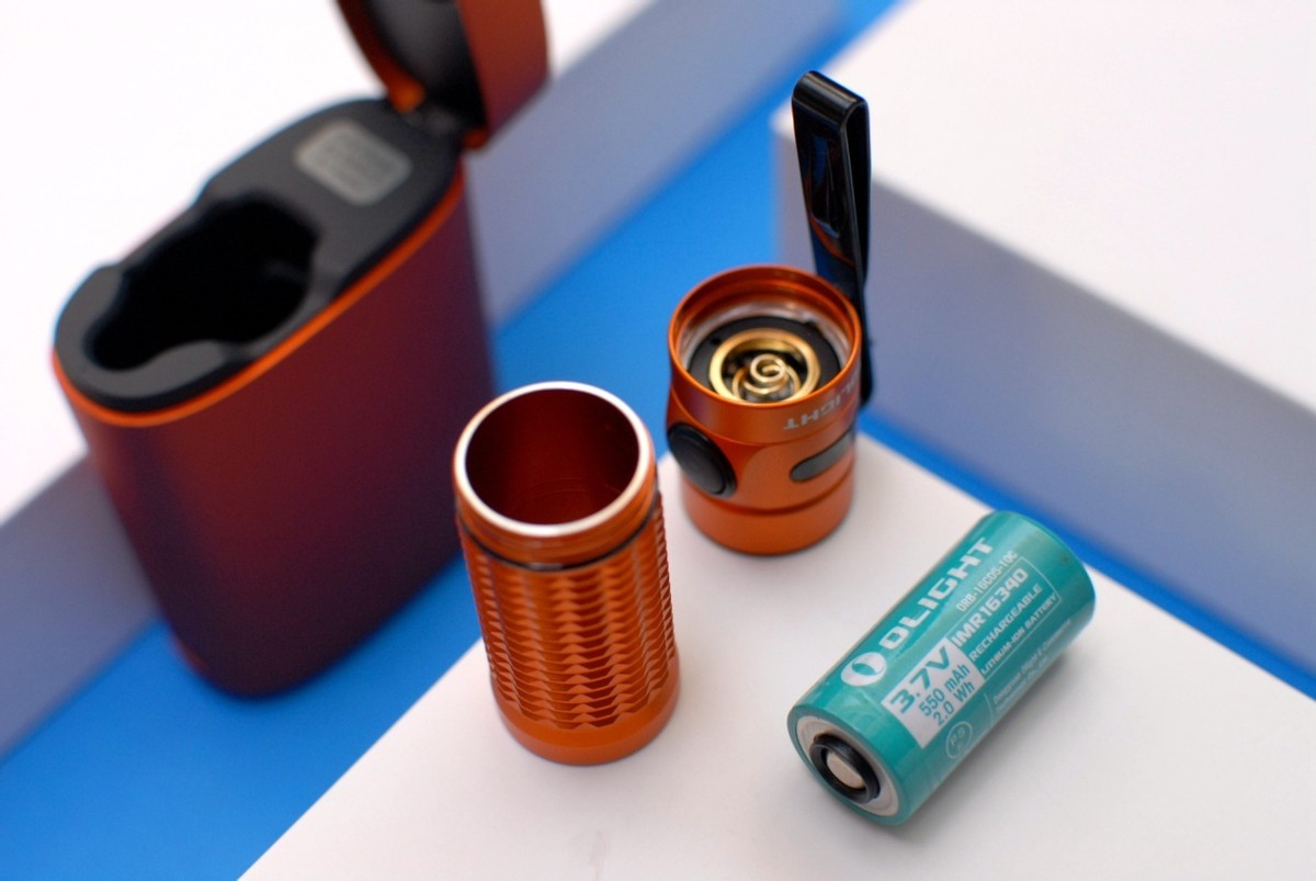 baton手电筒测评,傲雷baton3强光手电体验