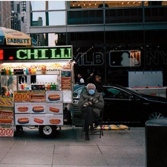 拜登就职典礼上的桑德斯火了,拜登和桑德斯竞选最新情况