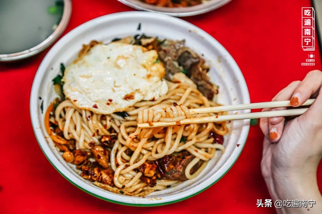 桂林本地人爱吃的桂林米粉,一碗桂林米粉吃出了我儿时味道