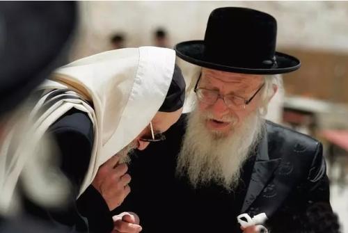 犹太智慧：能把一手烂牌打成王炸的人，一般都有3个特征