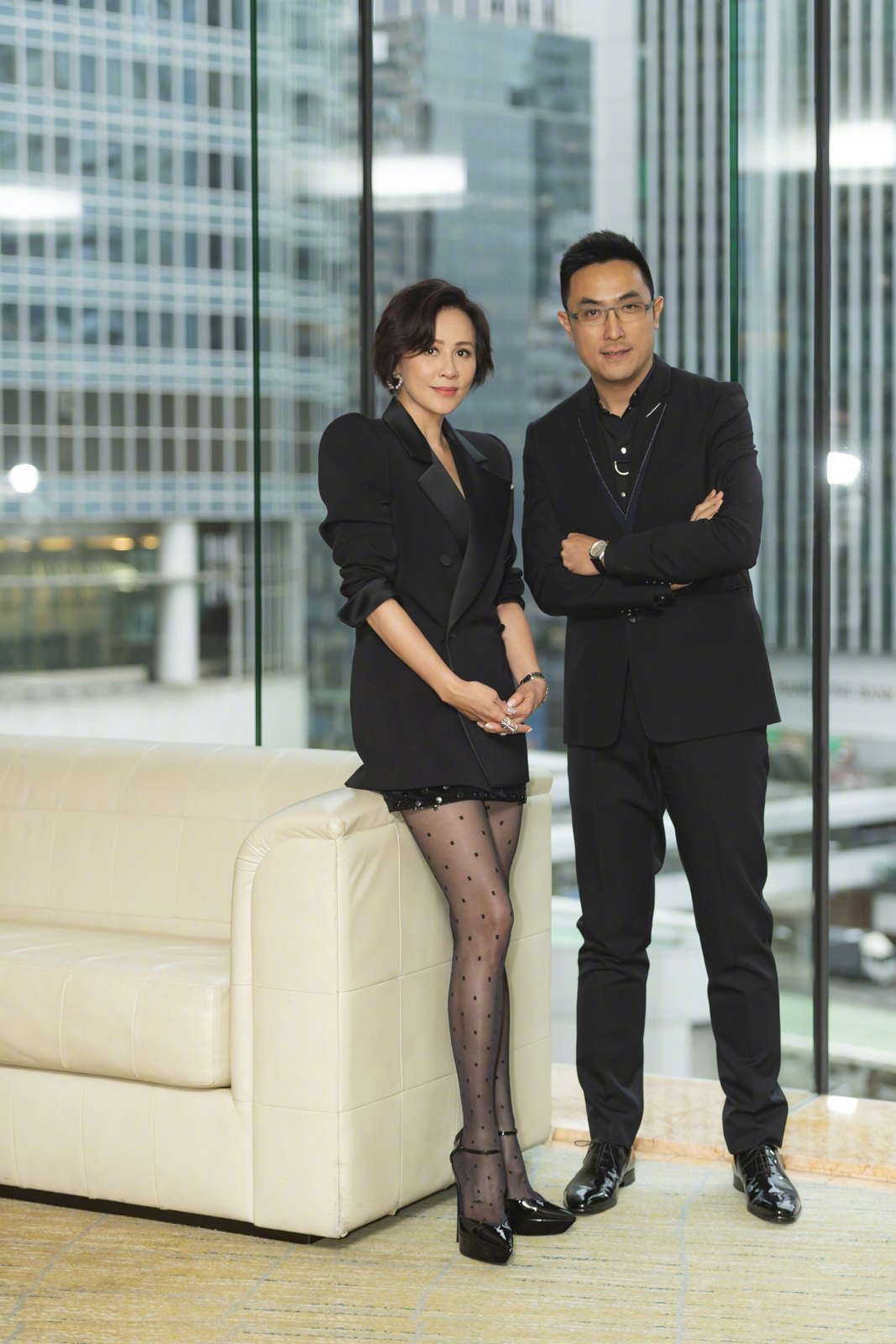 51岁刘嘉玲穿牛仔背带裤 (刘嘉玲同款连体牛仔裤)