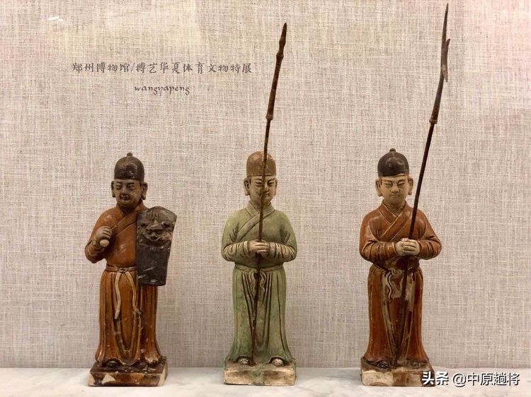 中国古代踢足球,原来古代是这样踢足球的