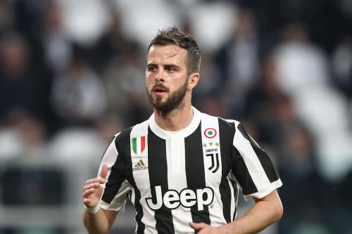 梅西踩踏球员怎么判,梅西不小心踩到伊布