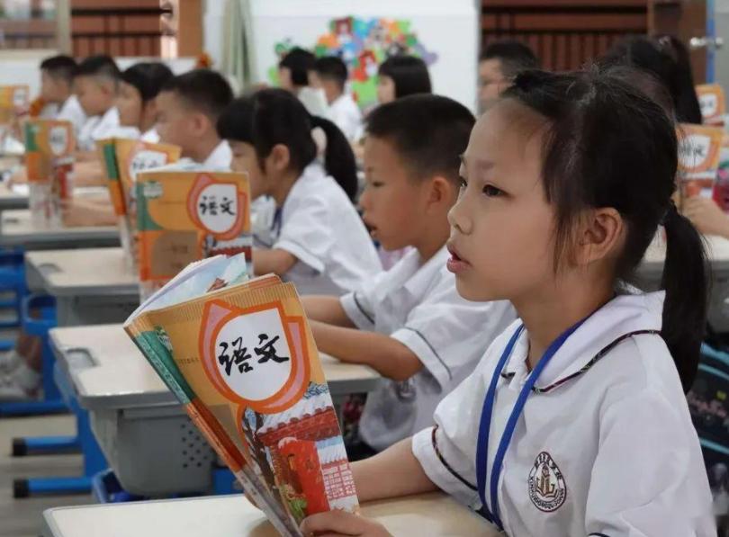 学生名字里全是“马”,老师上课点名“6匹马来了吗”,逗笑网友