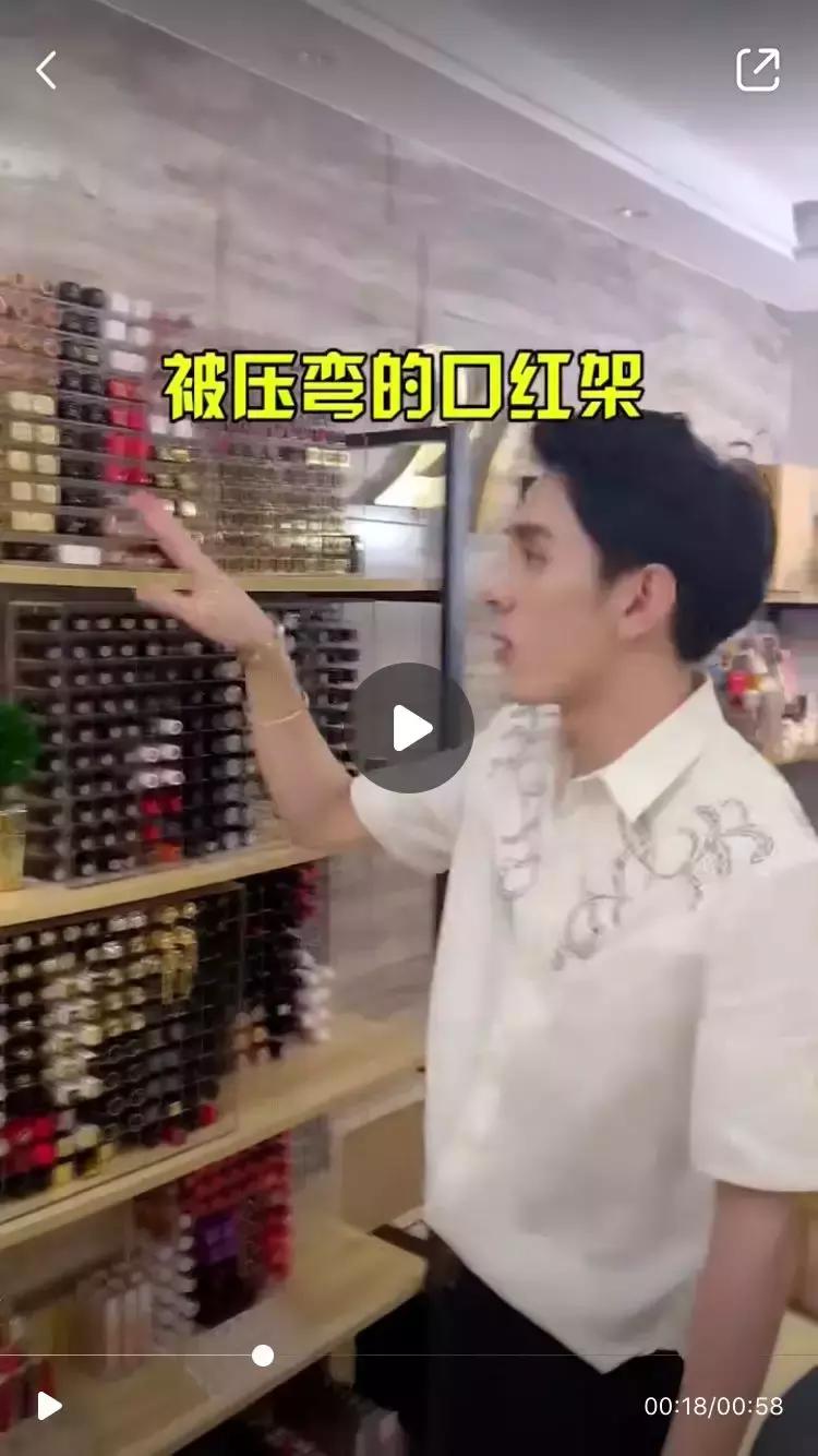 拥有上千支口红的李佳琦如果失去它,估计在家会崩溃吧!