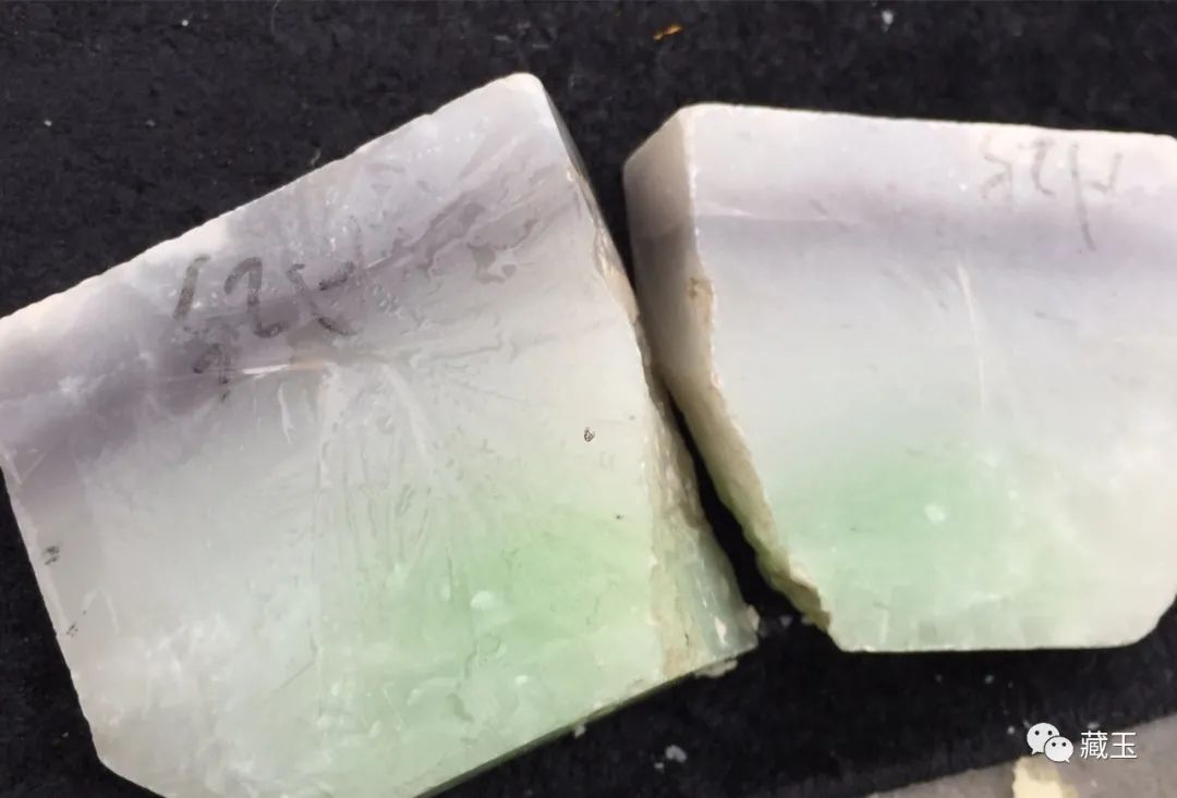 新疆和田玉籽料三色玉龙题材吊坠,和田玉籽料三色青花籽料多少钱