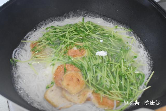 鸡蛋炒宽米粉最好吃的做法视频,砂锅牛肉米粉家常做法