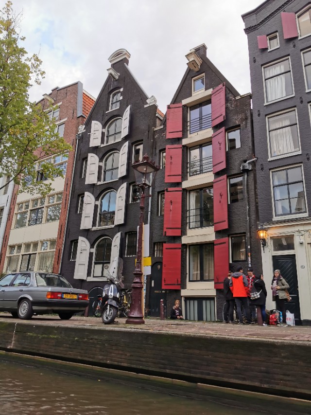 *麻大**味浓的街道，蜂拥的游客—欧洲之旅（五）