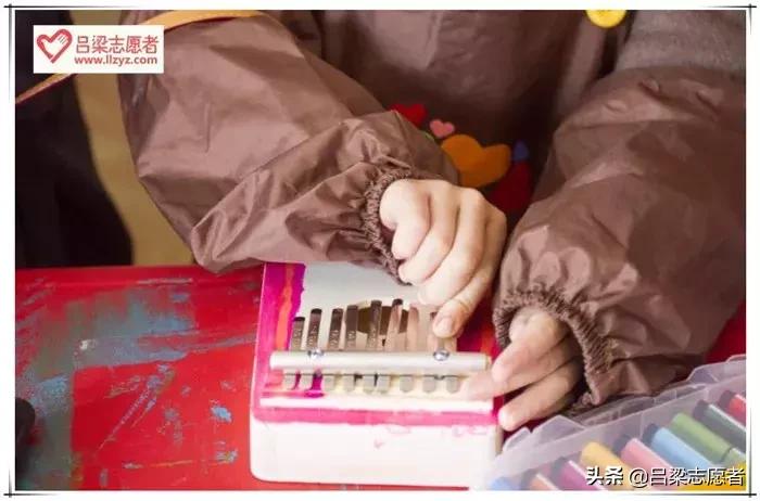 小城的梵高丨一起制作卡林巴琴