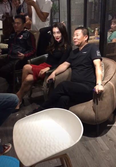 爱戴年轻时的颜值,爱戴素颜照片