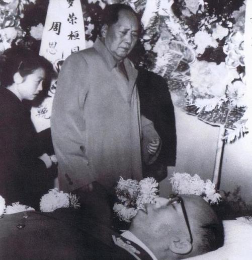 他认为自己“军功少”，主动申请降衔，毛主席：元帅不能没有他啊