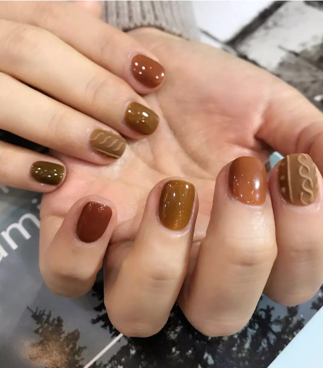 可爱又时髦的毛衣美甲教程，是时候给你的指尖换上“冬装”啦！