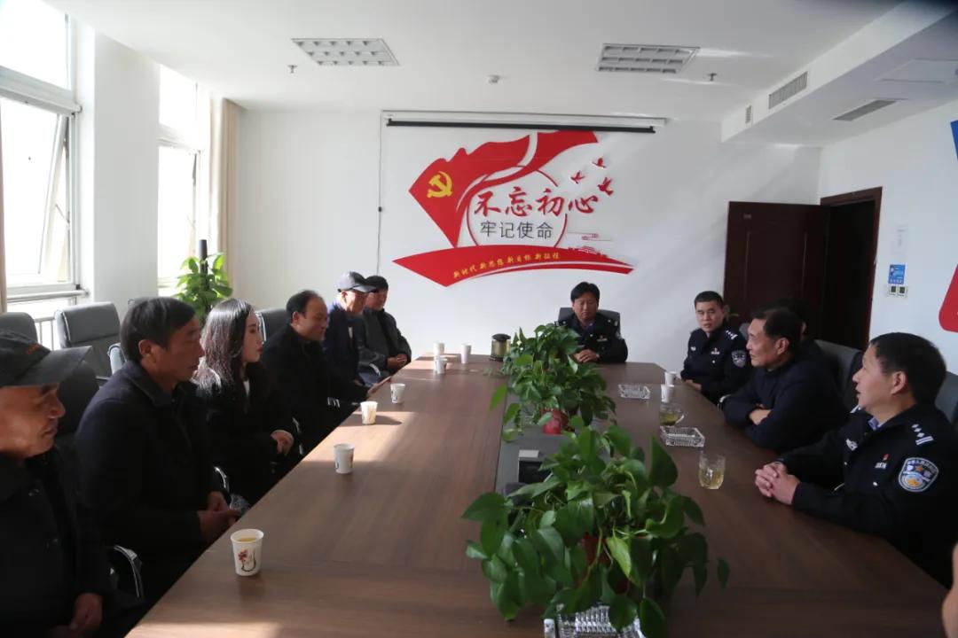 脱贫攻坚感谢帮扶单位锦旗,公安局护航脱贫攻坚