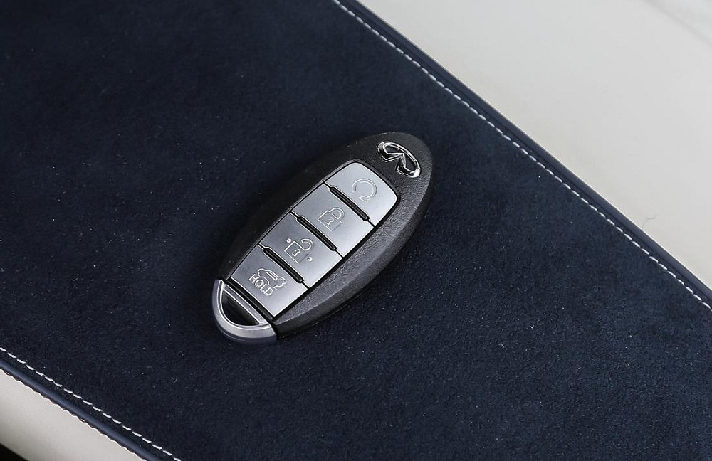 qx50英菲尼迪2.5二手车值得入手吗,英菲尼迪qx50和凯迪拉克xt5哪个好