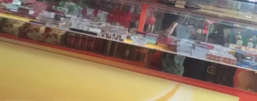 怒！满月酒席，烟酒专卖店卖给他的，竟全是假烟？盘他！