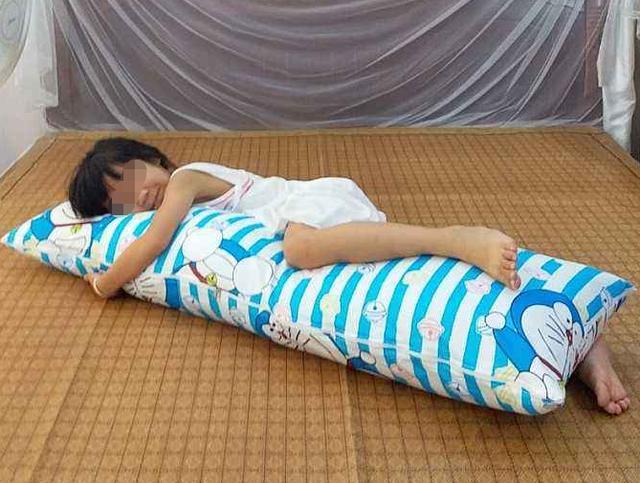 7岁女儿夹腿被训斥，家里有女儿都要看看，女孩为什么夹腿？