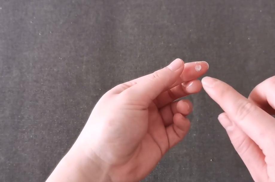 502胶水粘手怎么快速弄掉,手指要是被502胶水弄的话该怎么办