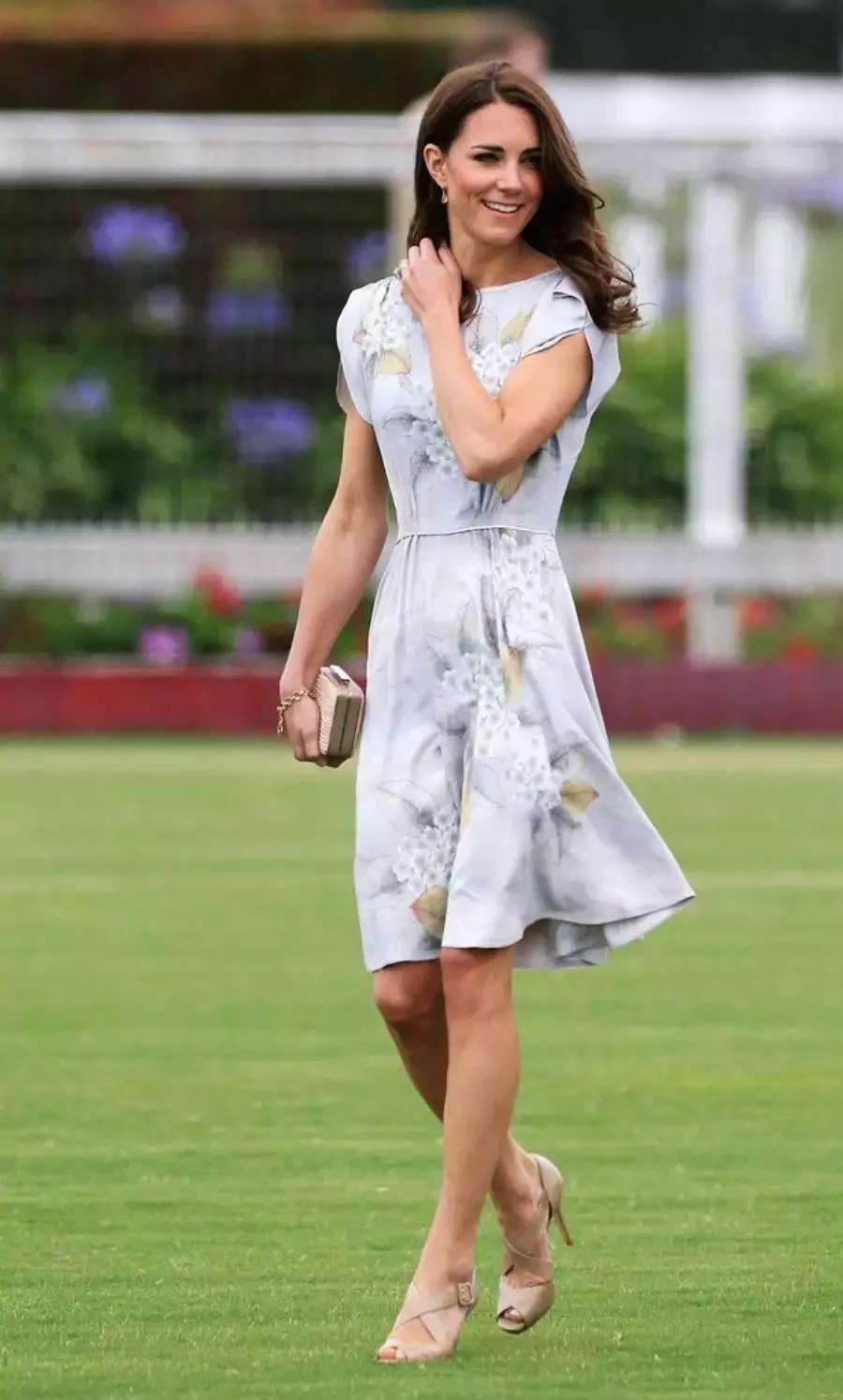 一年带货1.5亿英镑的凯特王妃,却把她最爱的品牌穿倒闭了?