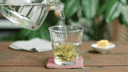 嘴唇总起皮器官发出信号,嘴唇干裂代表哪个脏腑