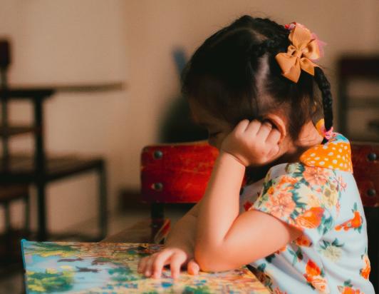 小孩拒绝一起玩怎么处理,如何培养孩子主动社交及保护自己