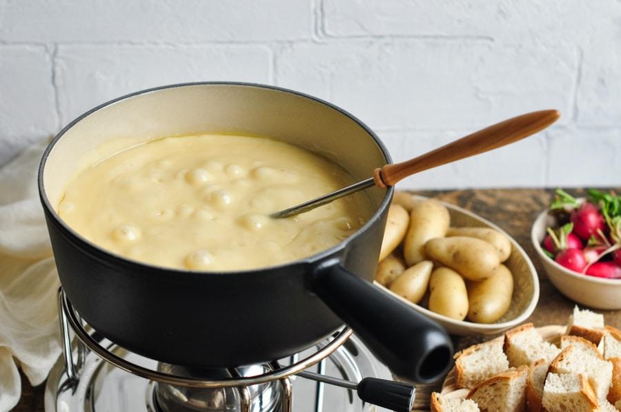 瓷器比景德镇更美?小龙虾泛滥没人吃?爱喝酒又不限速的梦幻国