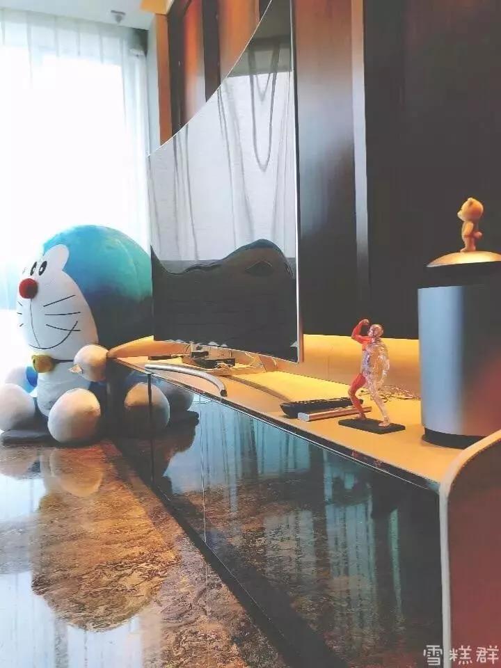 28岁郑爽卧室曝光引热议:“性冷淡”的人生,真的很爽