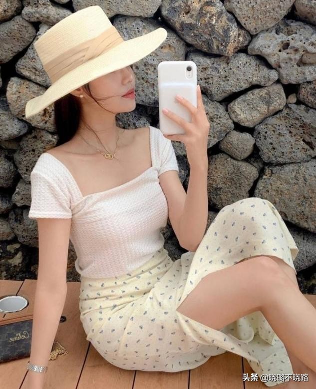 今年流行的t恤裤子搭配2021夏天,今年流行的宽松t恤搭配女