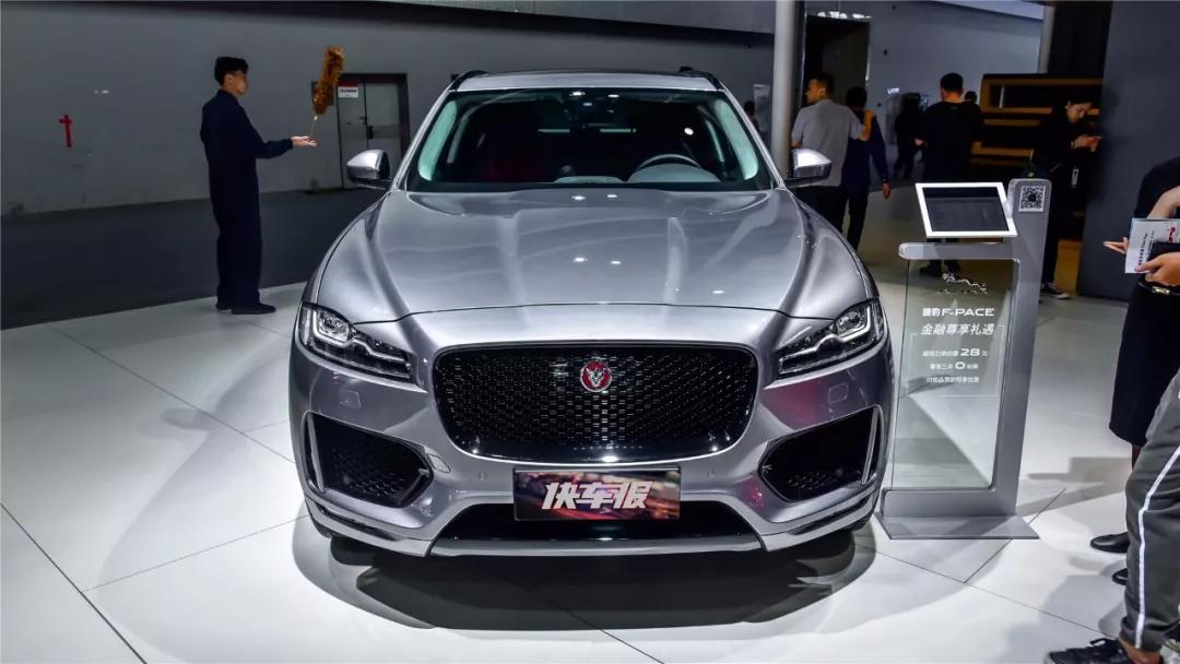 四十多万买捷豹f-pace到底值不值,捷豹f-pace又银色落地