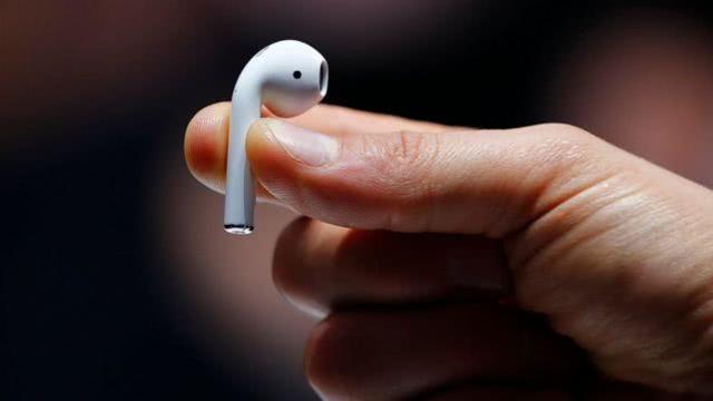 男孩误吞无线耳机,7岁男孩吞耳机