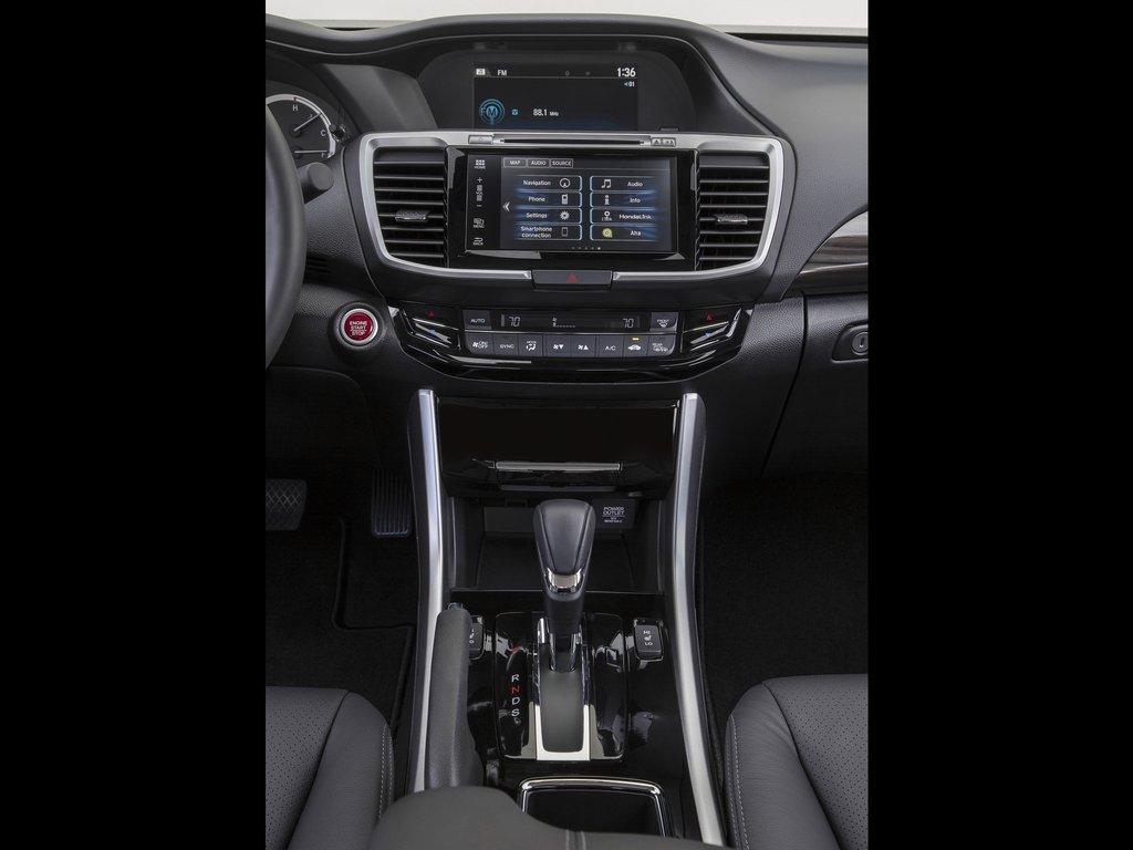 本田雅阁9.5代加速测试,日系b级车哪款省油