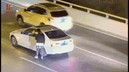 17岁男孩跳桥自杀事件后续,17岁男孩跳桥5分钟完整视频