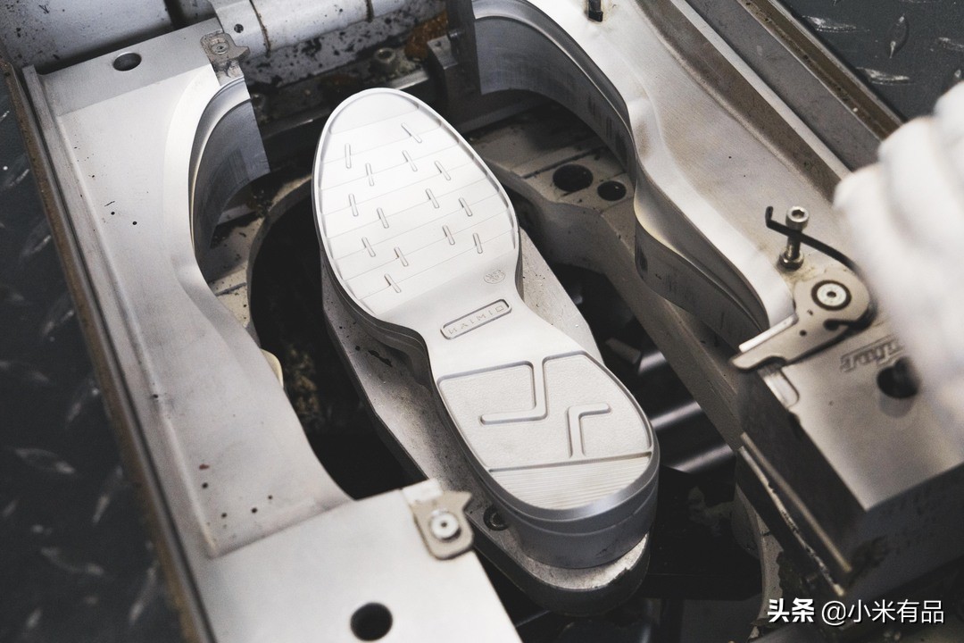 小米开始造碳版鞋,小米自研的鞋子