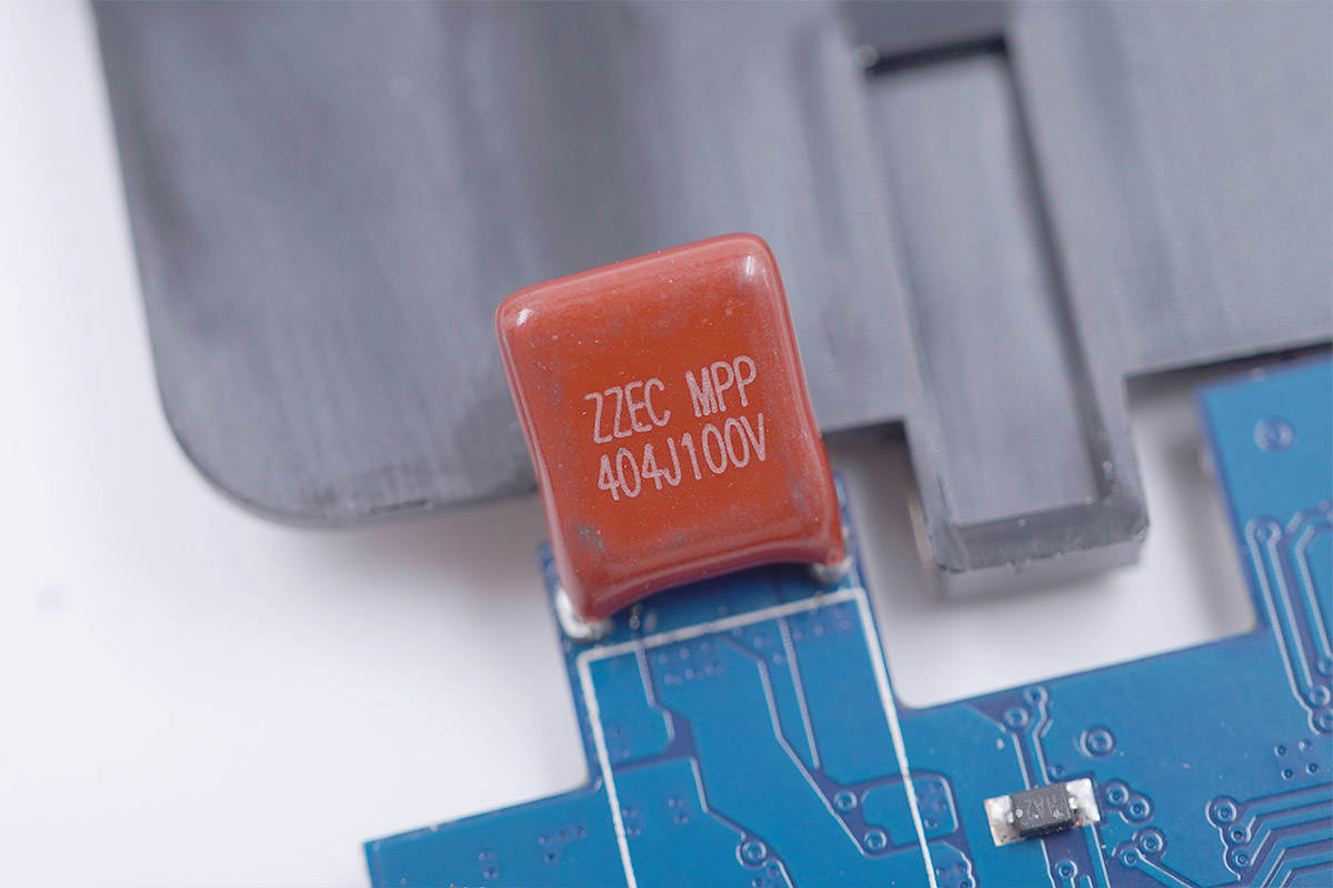 贝尔金磁吸充电宝二代拆解,贝尔金2018无线充电宝测评