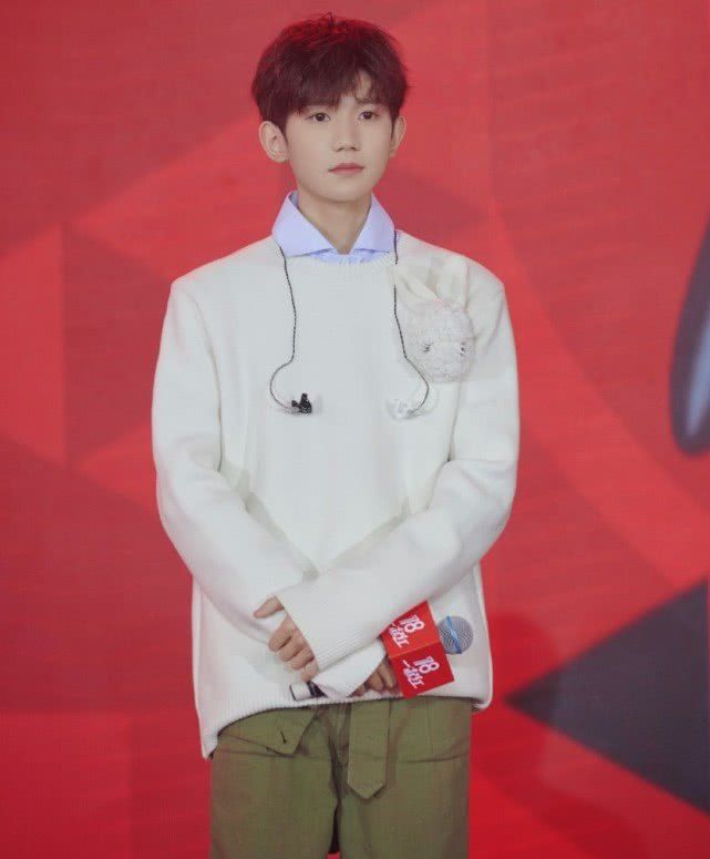 王源星空造型的鞋,王源穿耐克鞋