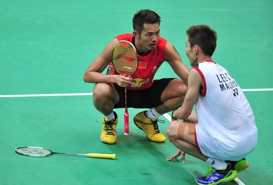 打球贴了肌效贴还用戴护膝吗,打球受伤了感觉不到疼