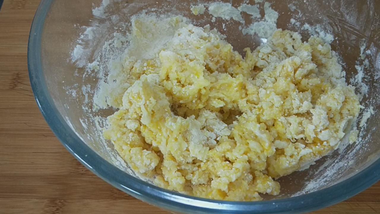 面粉里加鸡蛋怎么做饼,鸡蛋面粉饼怎么做松软好吃