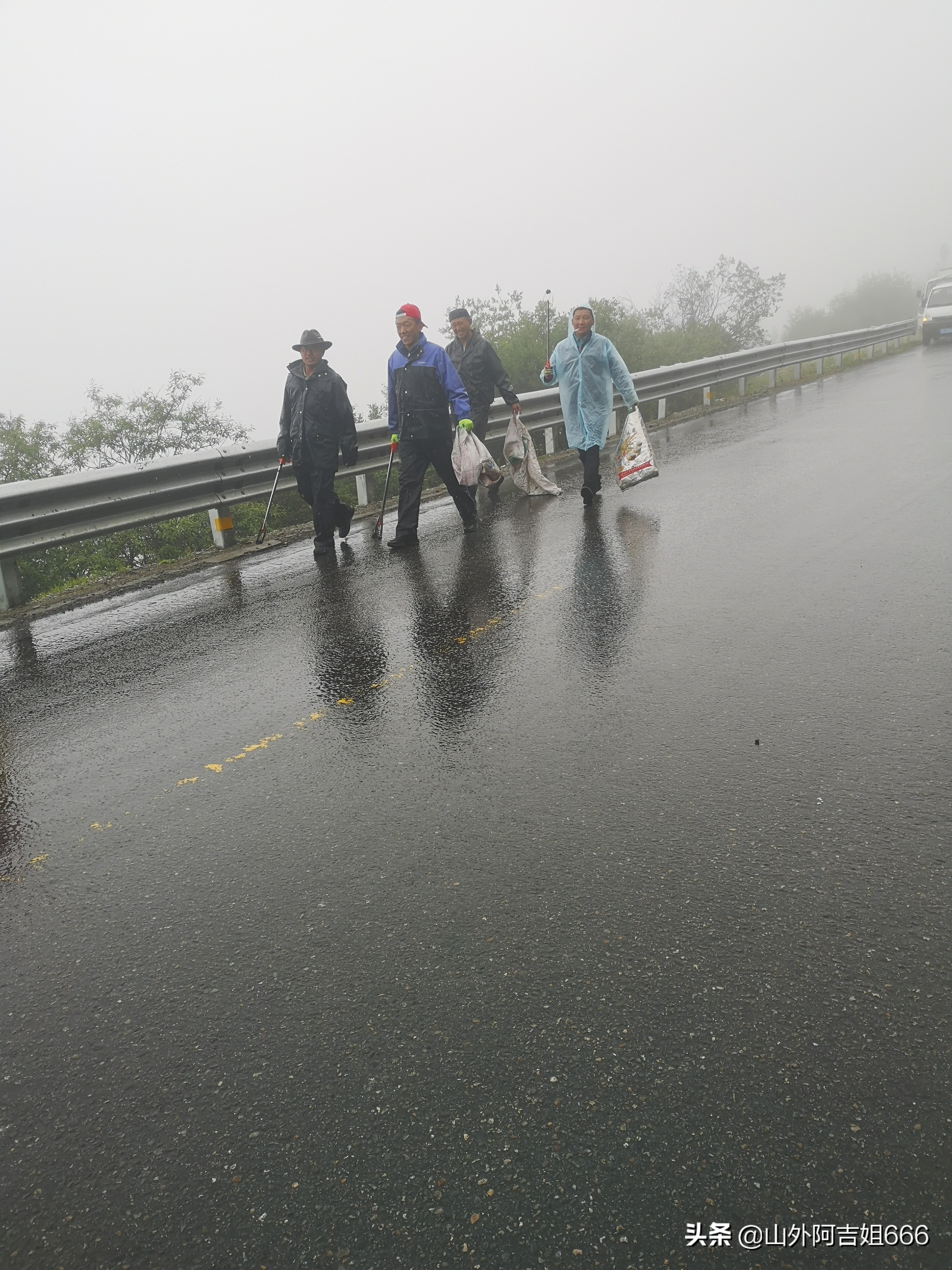 阿吉姐无搭车骑行318川藏线日记--雨天翻越海拔4720的色季拉山