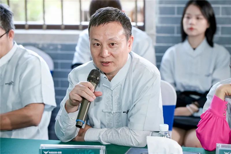 李小龙是功夫片开山之祖,李小龙永恒的传奇