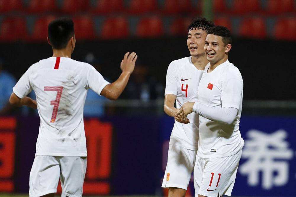 8400万！国足年薪第一人，足协主席点名表扬，网友：这也靠归化？