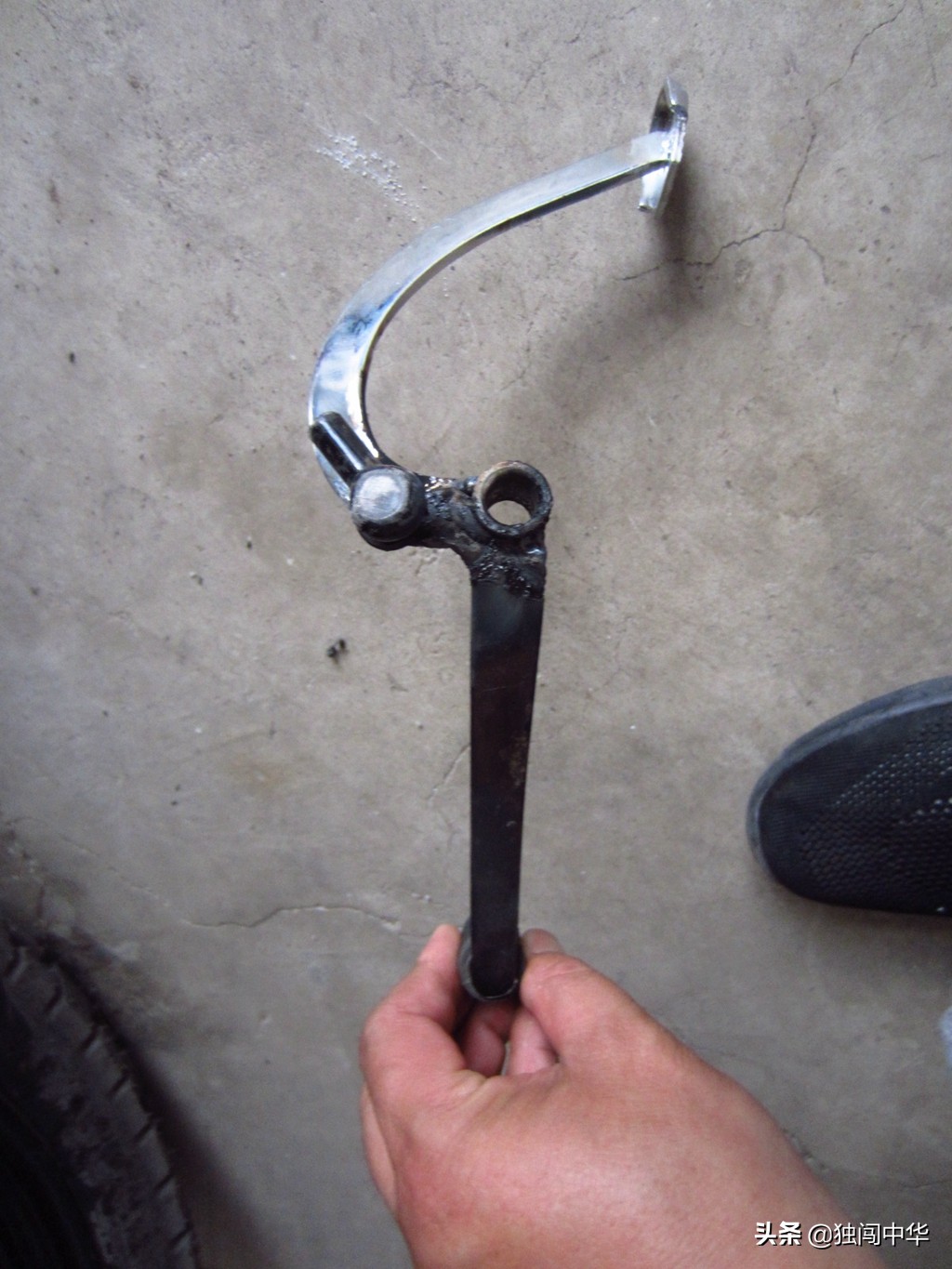 脚舒服了，鞋面也干净了---银钢悍路者300偏三轮换挡杆改前后踩