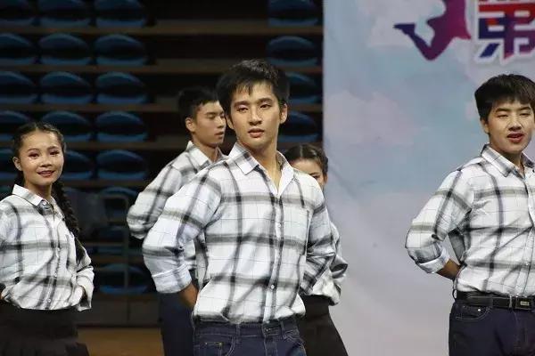 青春活力校园舞蹈集体舞高中,青春飞扬校运会入场舞