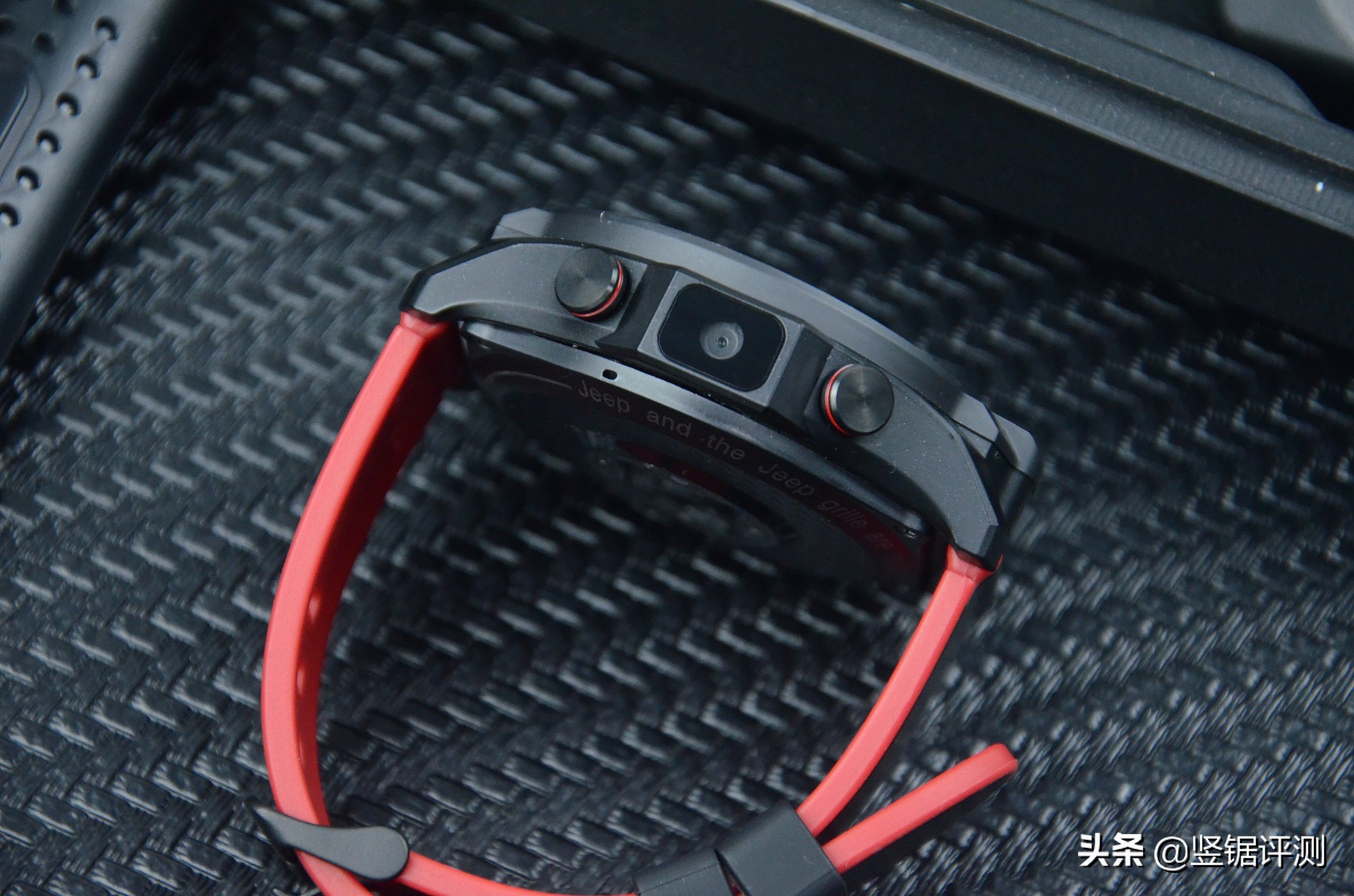 jeep黑骑士智能手表值不值得入手,jeep黑骑士fx1和fx3智能手表区别