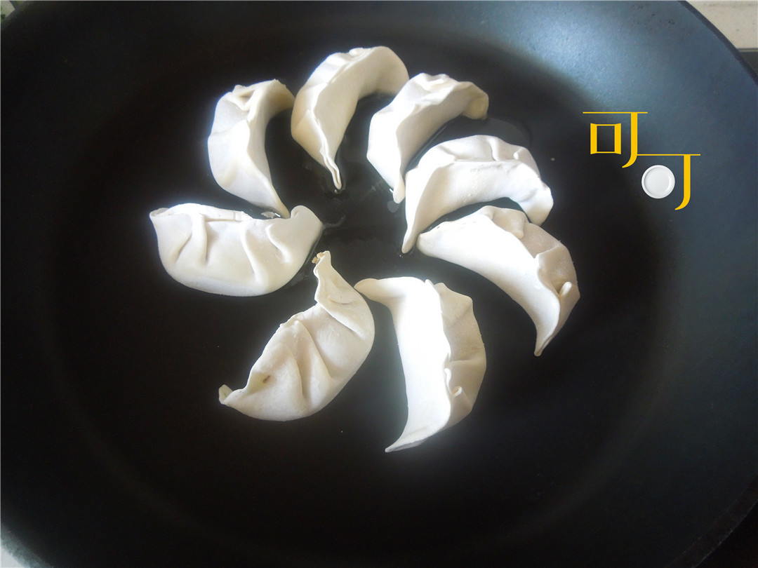 煎饺做法简单底脆馅香,煎饺怎么煎又脆又酥