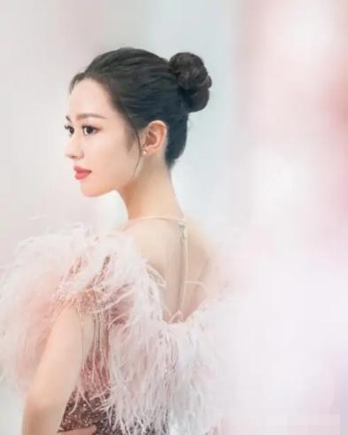 吉娜和郎朗沙漏裙,吉娜露肩礼服照片