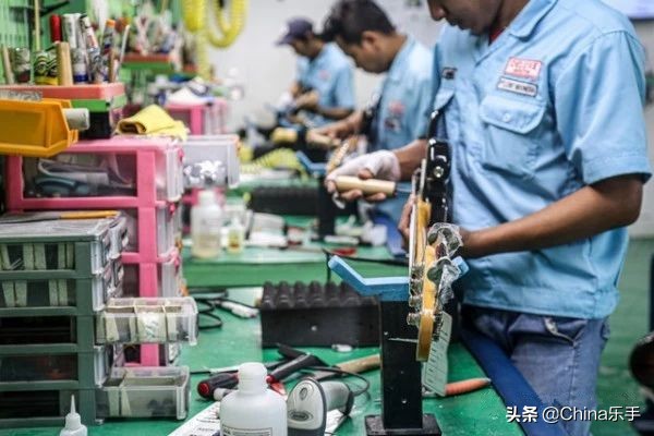 跟随帝声乐器参观世界著名吉他制造商之一Cort印度尼西亚工厂