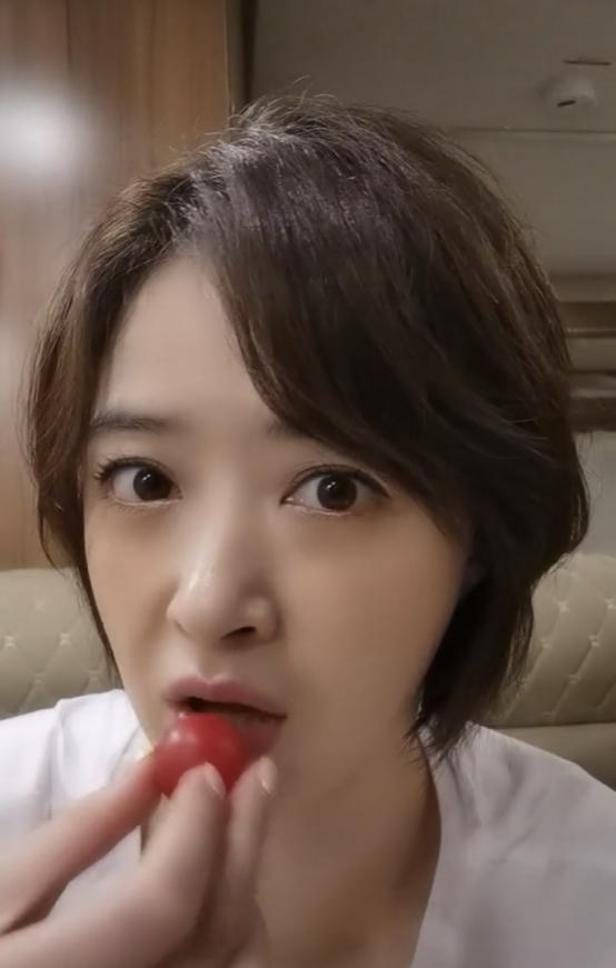 蒋欣上镜显胖的真实对比,蒋欣瘦成肌肉