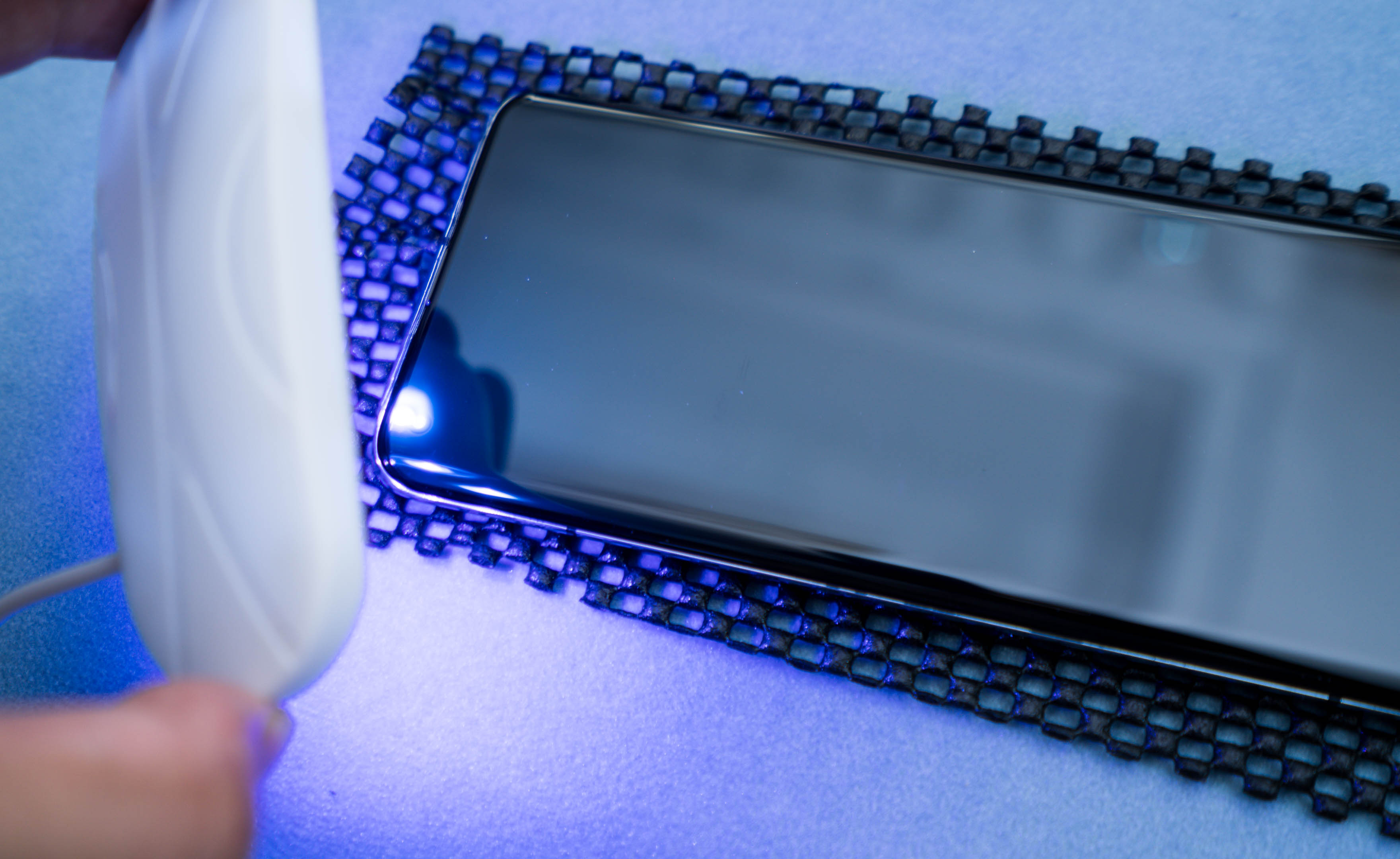 曲面屏贴钢化膜为什么用紫外线,曲面屏贴钢化膜用什么胶水