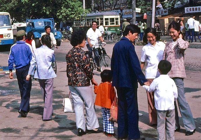 八十年代长春经典老照片,老长春火车站影像