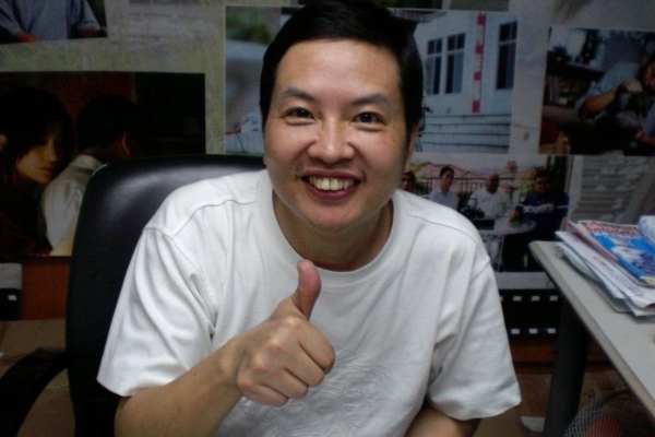 原以为知名作家被骂够狠了，直到看见他哥哥，才知啥是不要脸！