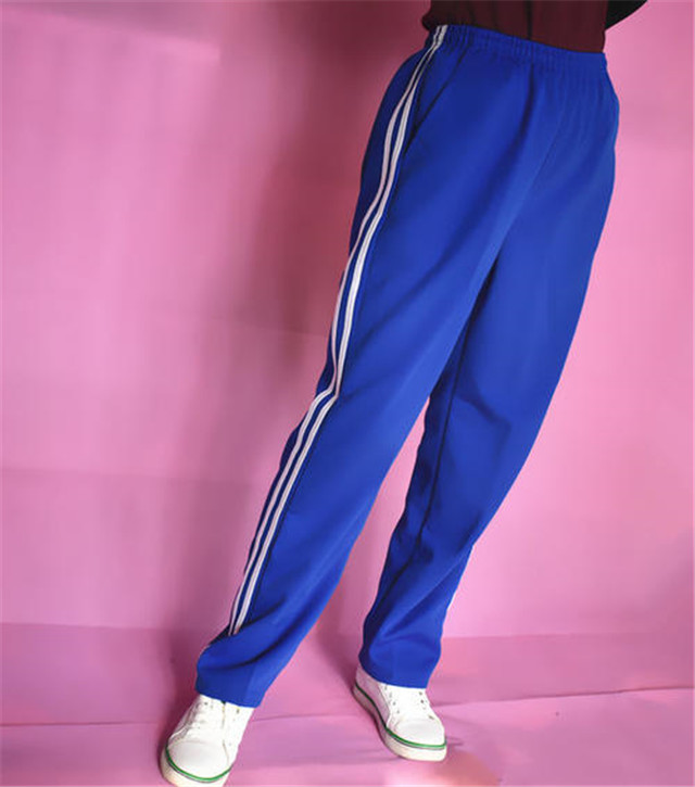 喜欢穿着简约的女人，来看看“复古运动风”，给你想象不到的时髦